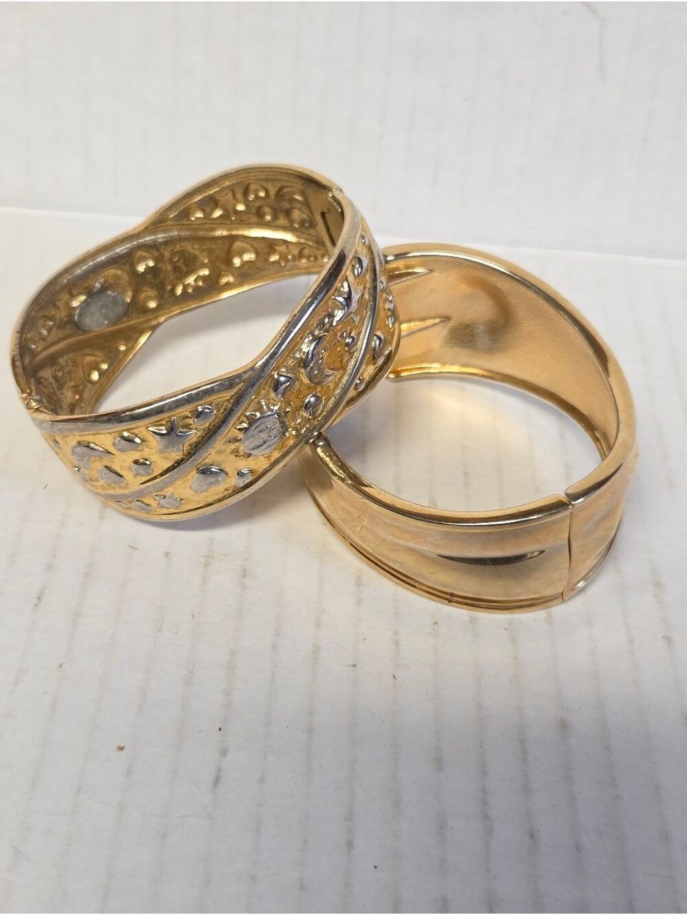 Vintage 90s Set of 2 Chunky Gold-toned Hinged Clamper Bangle Bracelets